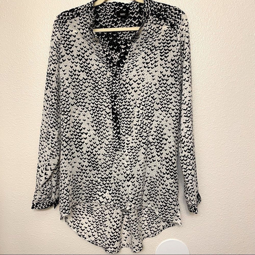 Mossimo Black and white print lightweight semi-sheer tunic blouse with collar M